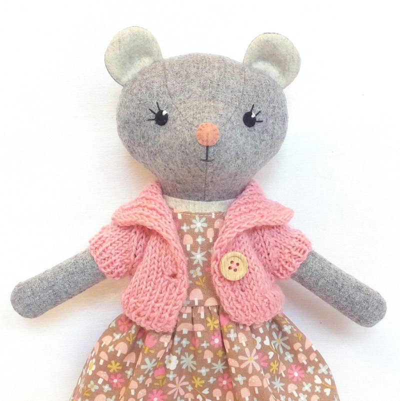 Gray mouse girl, handmade stuffed doll, wool plush rat toy - 公仔/玩偶 - 羊毛 多色