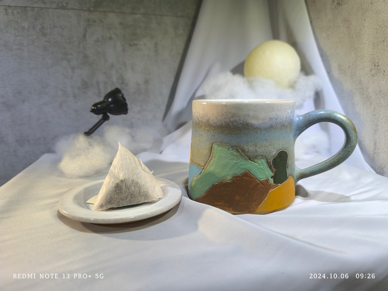 Hand-engraved Dinosaur Mountain Mountain Cup - about 435ml, tea cup, mug, water cup, coffee cup - Mugs - Pottery Multicolor