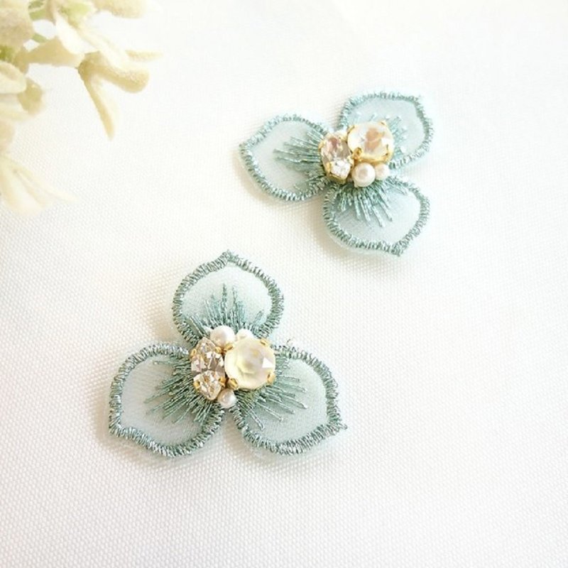 紫陽花レースのイヤリング、ピアス(green) - 耳環/耳夾/耳骨夾 - 其他金屬 綠色