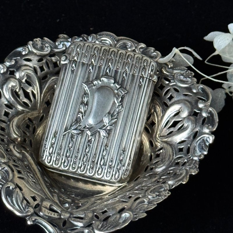 * 50890-優美な百年フランス製800シルバー浮彫マッチケース - 収納用品 - スターリングシルバー 
