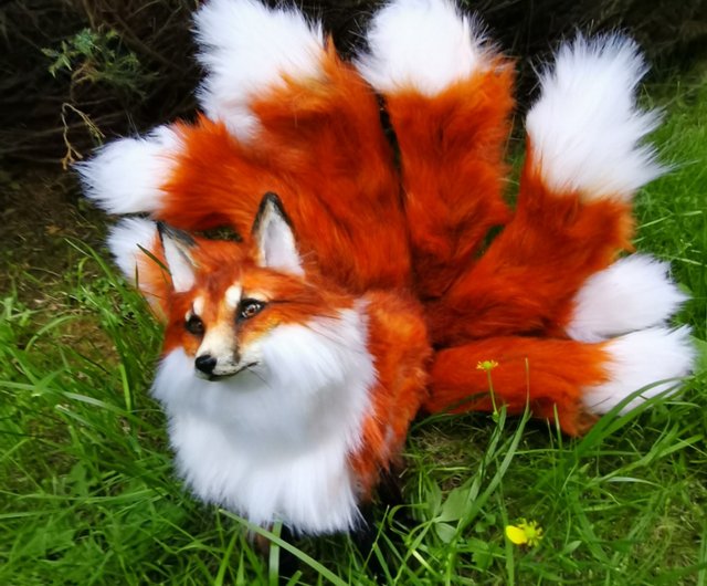 の*ん様 狐 キツネ 残響赤 原画 1点物 (2024年12月製作) の*ん様 狐 キツネ 残響赤 原画 1点物 (2024年12月