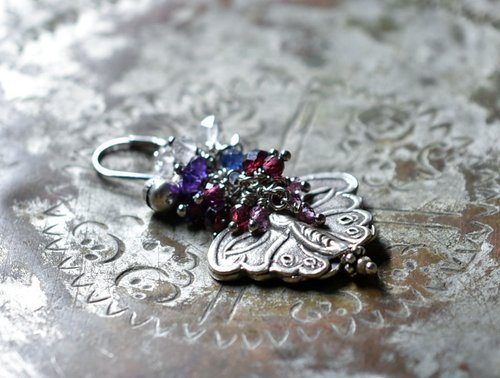 ハーキマー州産ダイヤモンドとカレンシルバーピアス 蝶のカレンシルバーとたわわなガーネットとハーキマーダイヤモンド