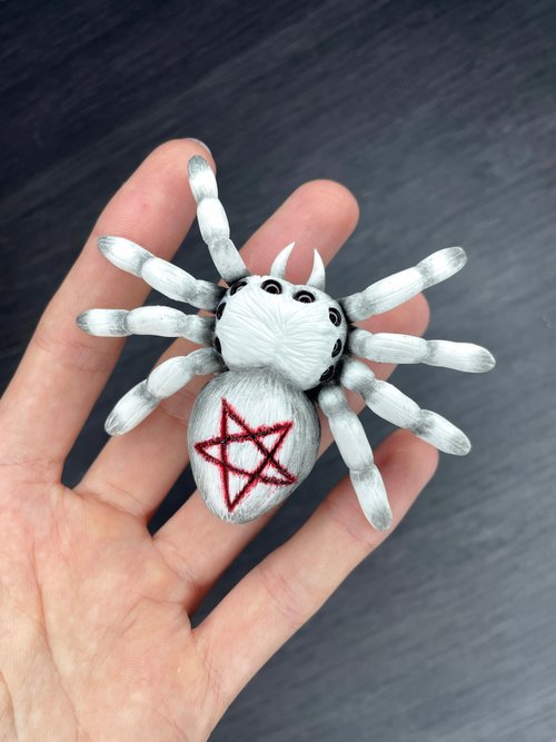 ブローチ。手作りの不気味なクモ。 - ショップ Polymer Diary ブローチ