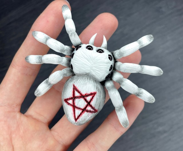 ブローチ。手作りの不気味なクモ。 - ショップ Polymer Diary ブローチ