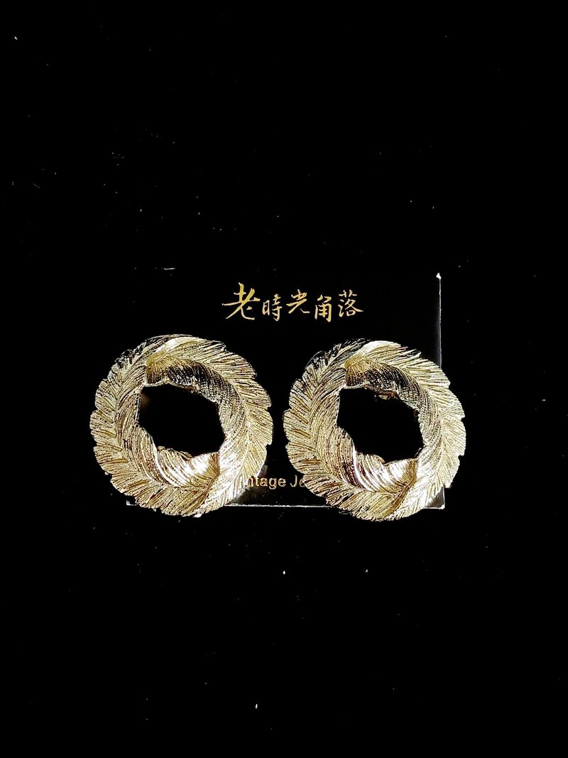 vintage jewelry  典雅金色羽毛捲 夾式耳環 - 耳環/耳夾/耳骨夾 - 其他金屬 
