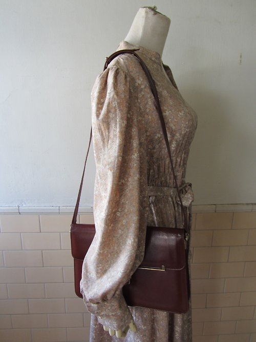 OLD-TIME] Early second-hand antique bag French Louis Féraud shoulder bag -  Shop OLD-TIME Vintage & Classic & Deco Storage - Pinkoi
