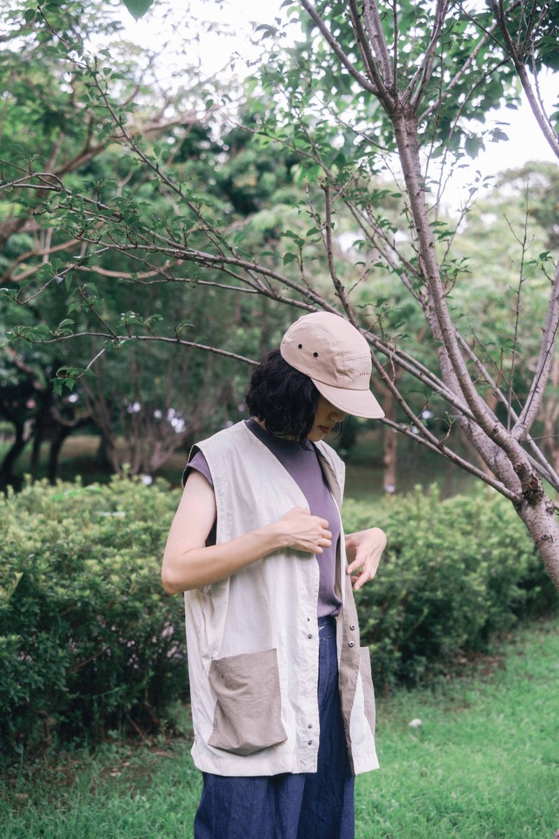 Japanese unisex vest, breathable, windproof and sunscreen, off-white (made in Hong Kong) - เสื้อผู้หญิง - ไนลอน ขาว