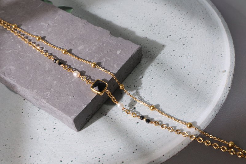 Day and night. Square Black Onyx Pearl Bracelet - สร้อยข้อมือ - สแตนเลส สีดำ