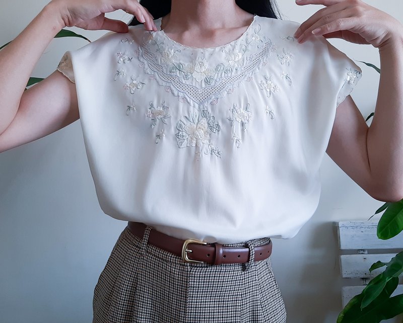 復古 70 年代奶油色手工刺繡襯衫 淡色花卉刺繡上衣 M-L 碼 - 女上衣/長袖上衣 - 聚酯纖維 黃色