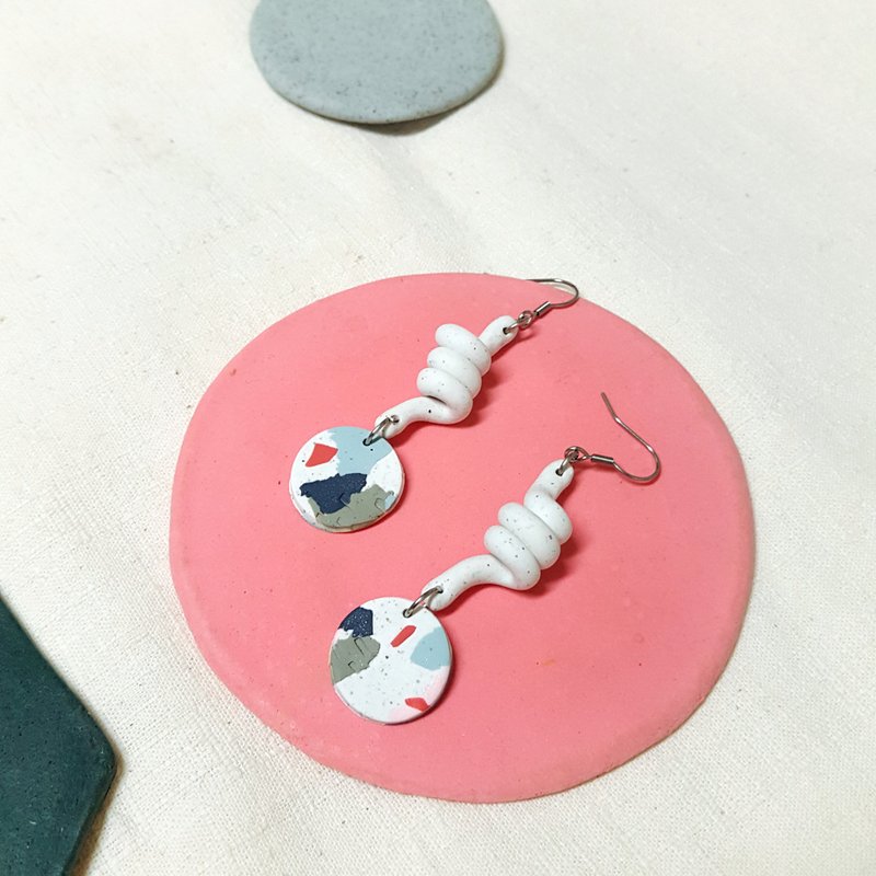 Summer Fruit Series-baby color double-sided pattern curling line earrings (the Clip-On can be changed) - ต่างหู - ดินเหนียว หลากหลายสี
