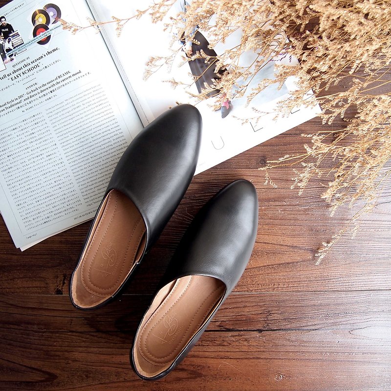 Burnished Dermis Calf Leather Shoes (Black) - รองเท้าหนังผู้หญิง - หนังแท้ สีดำ