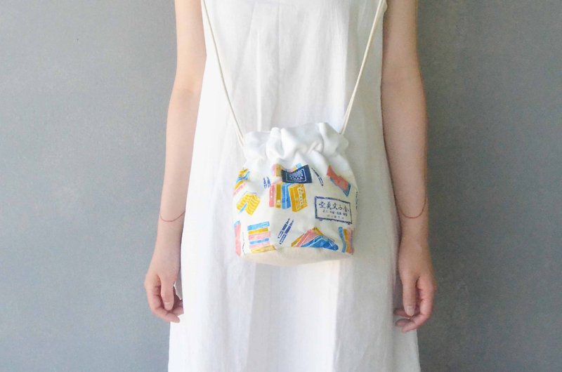 Side bucket bag _ white gold bookstore - Messenger Bags & Sling Bags - Cotton & Hemp White