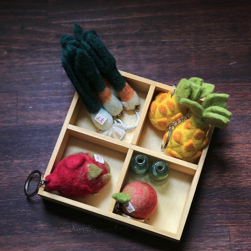 Wool felt vegetable and fruit keychain│[Wanglai] pineapple - ที่ห้อยกุญแจ - ขนแกะ สีเหลือง