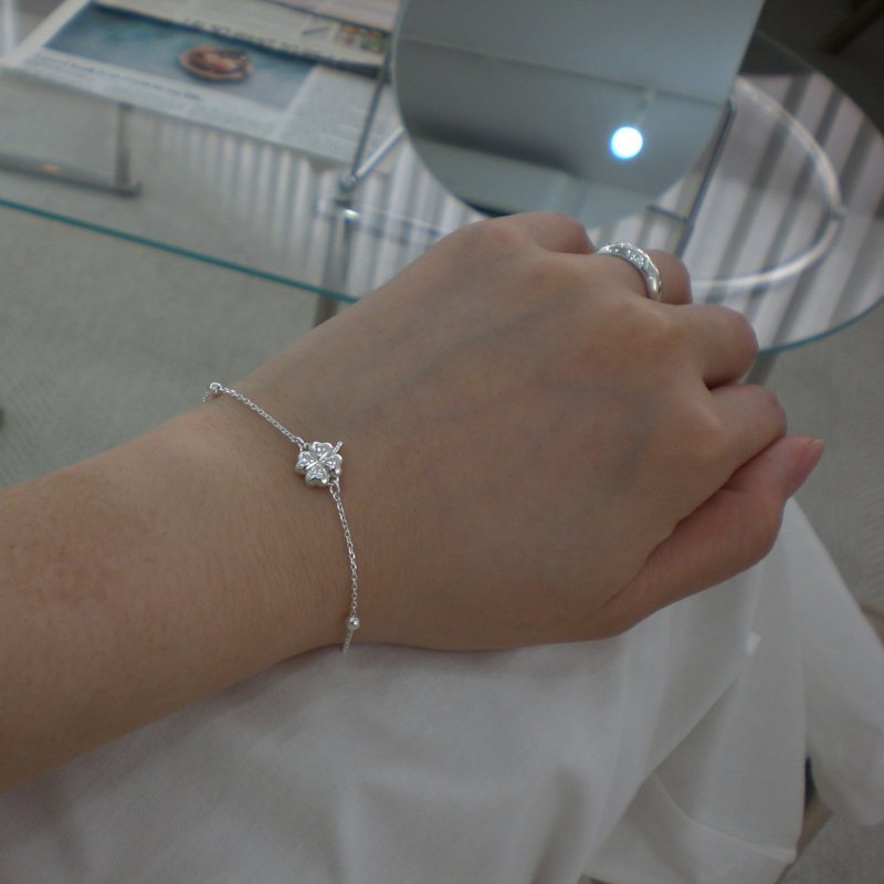 C.B_102  Clover silver bracelet - 手鍊/手環 - 其他金屬 銀色