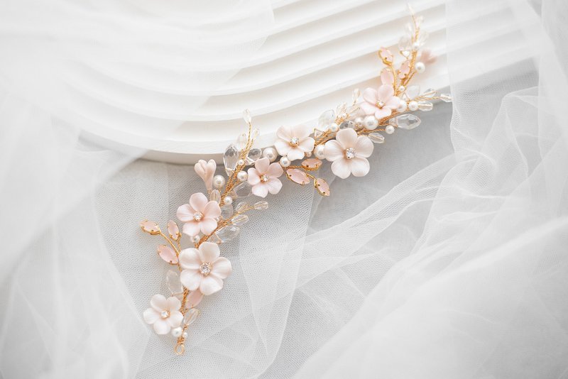 Powder pink floral hair piece and for bride, Flower bridal hairclip - 髮圈/髮夾 - 黏土 粉紅色