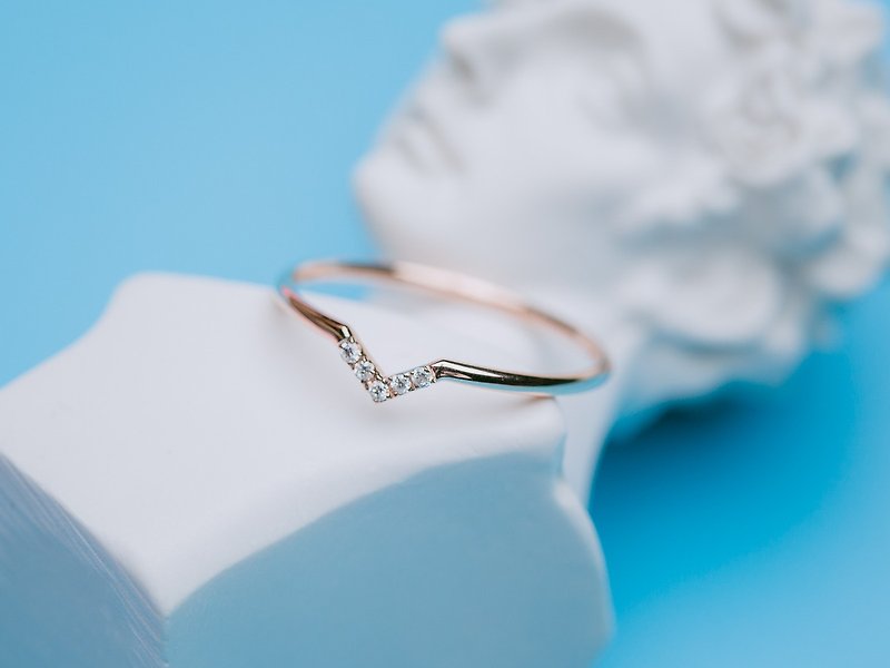 14K玫瑰金可客製化V形 鑽石簡約戒指 清新金飾女戒情人節 - 戒指 - 鑽石 金色