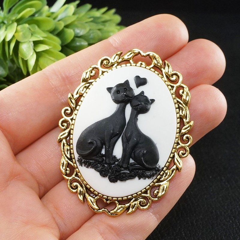 Black Cat Cameo Black on White Cats Kitten Golden Brooch Pin Woman Jewelry Gift - 胸針 - 其他材質 黑色