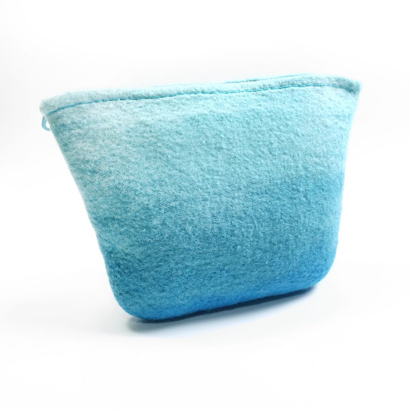 Handmade blue gradient wool felt wet felt universal cosmetic bag / landscape - กระเป๋าเครื่องสำอาง - ขนแกะ สีน้ำเงิน