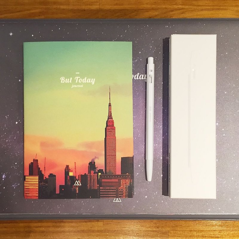 Goody Bag - But today diary with 153B&W ballpen (White)-07.NEW YORK,PLD60832WCP - Notebooks & Journals - Paper Green