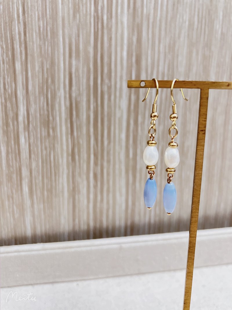 The fake boss lady Kingboss has a blue sky. Natural Pearl Blue Opal Earrings Stone - ต่างหู - เครื่องประดับพลอย สีน้ำเงิน