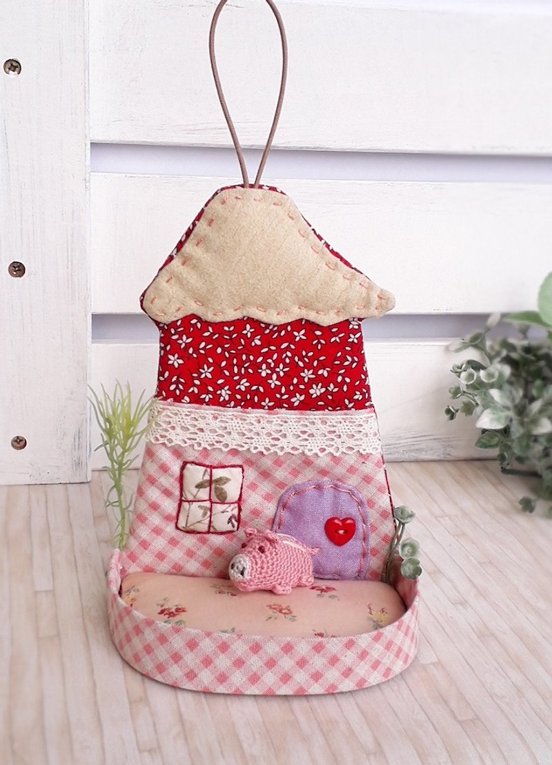 Woven piggy storage house - กล่องเก็บของ - ผ้าฝ้าย/ผ้าลินิน สีแดง