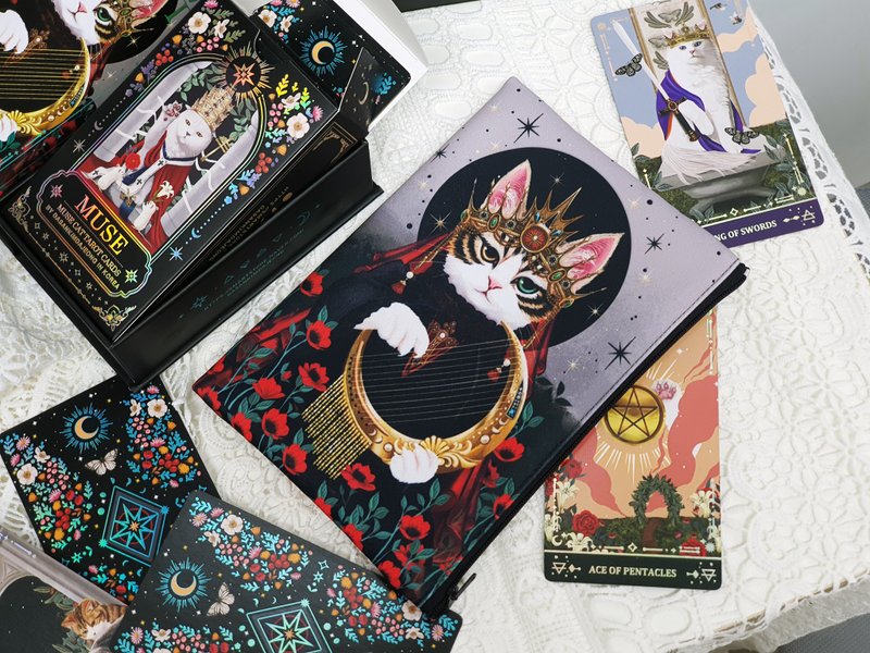 muse cat illustration Pouch-Genuine Korean product - 化妝包/收納袋 - 棉．麻 紅色