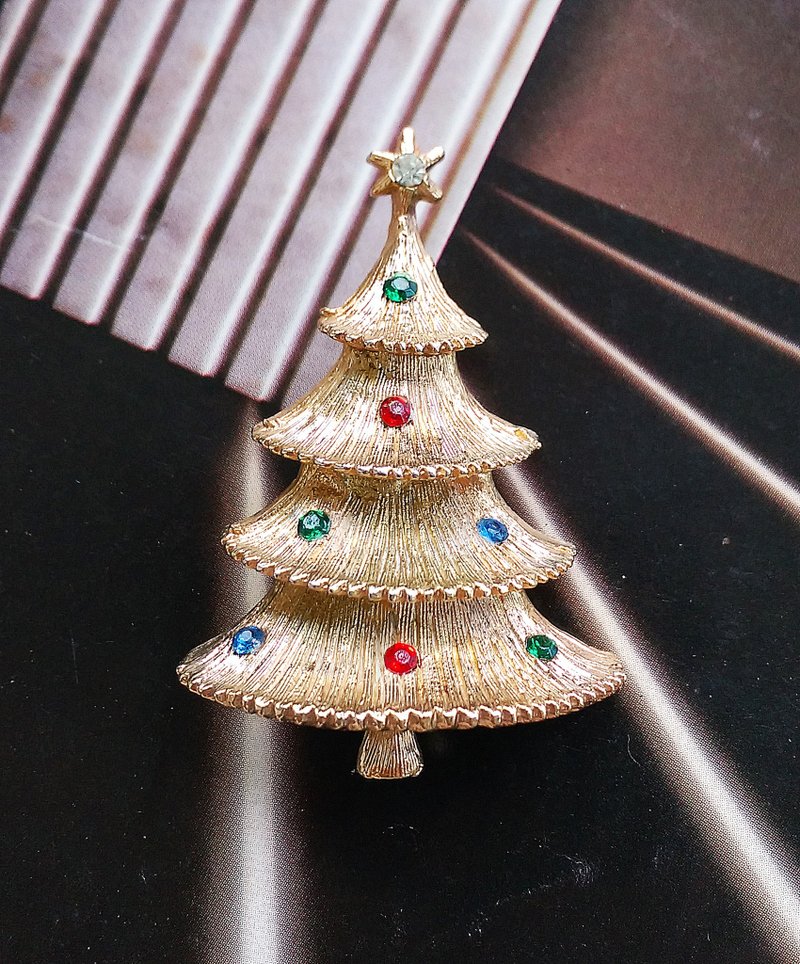 Vintage Jewelry 西洋古董飾品 LJM 別致 立體 擺裙聖誕樹 別針 - 徽章/別針 - 其他金屬 金色