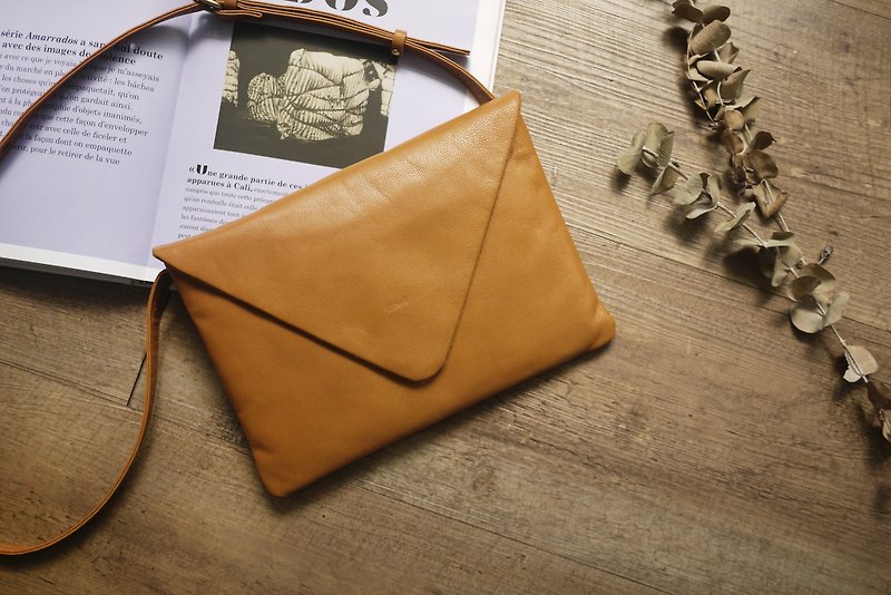 YURI envelope dual-use package (two colors) - กระเป๋าถือ - หนังแท้ สีนำ้ตาล