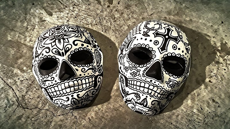AMIN'S SHINY WORLD hand-painted original Mexican souls skull mask black and white / color - Items for Display - Paper Multicolor