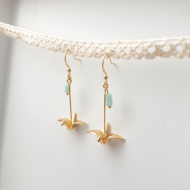 Icing sugar x paper crane earrings ear hook (pair) - ต่างหู - โลหะ สีทอง