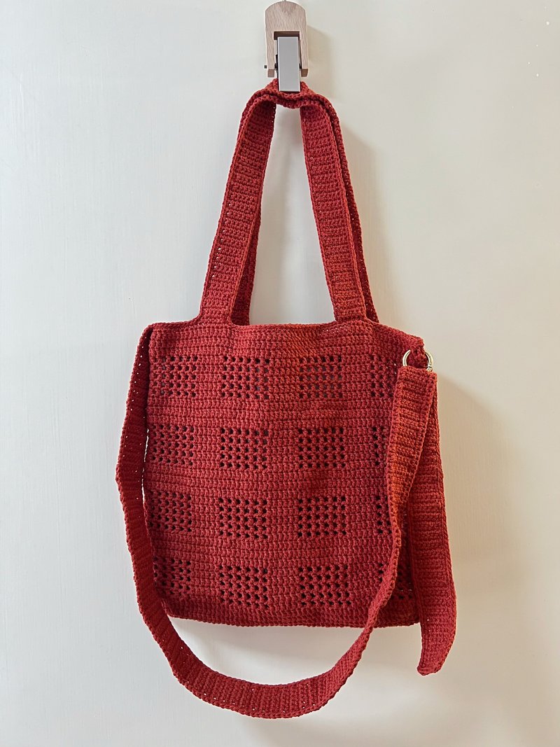 Crochet Square Side Backpack Crossbody Bag Crochet Walking Bag - กระเป๋าแมสเซนเจอร์ - ผ้าฝ้าย/ผ้าลินิน 