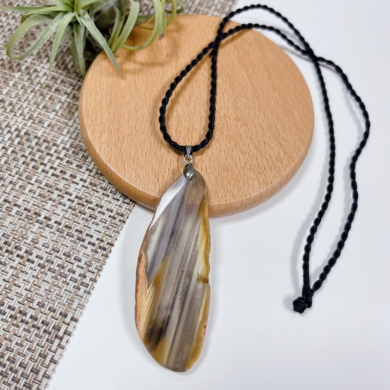 Agate piece necklace brown with black string unisex style - Necklaces - Semi-Precious Stones 