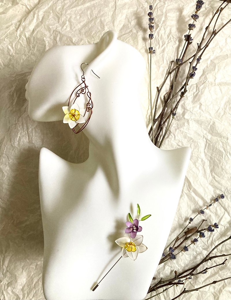 Resin daffodil earrings/brooch - Earrings & Clip-ons - Resin Multicolor
