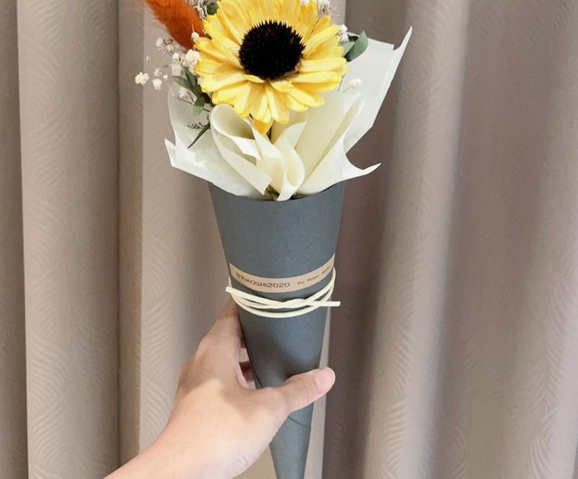 造花アレンジメント 黒バラ•ひまわり ピンク ひまわり 色 種類