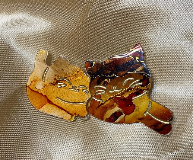 Pair of snuggle cat pins - Shop chiuflowers Badges & Pins - Pinkoi
