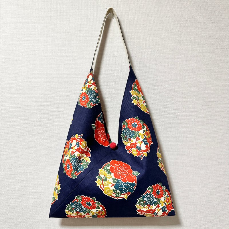 Best-selling spot/Japanese kimono cloth rice dumpling-shaped side backpack/blue dyeing - กระเป๋าแมสเซนเจอร์ - ผ้าฝ้าย/ผ้าลินิน สีน้ำเงิน