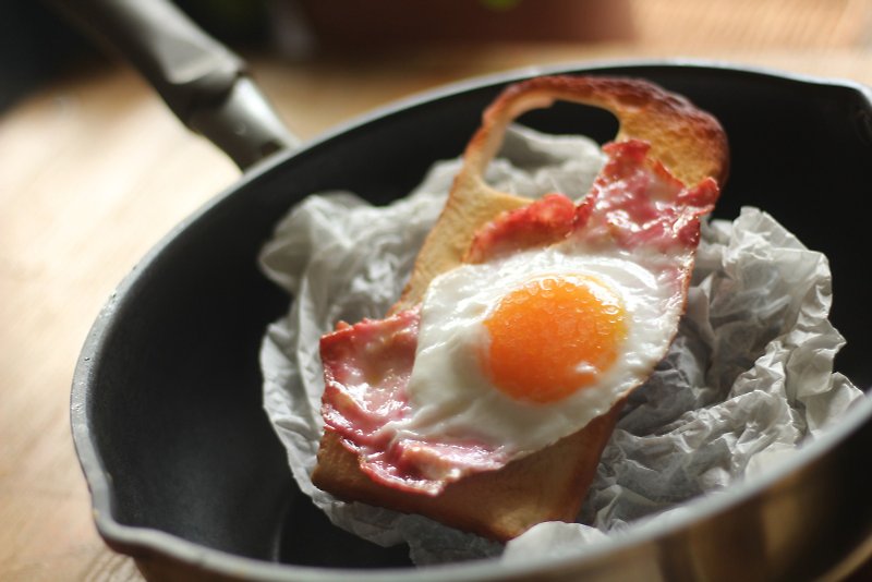 Made to order【1 month wait】 Bacon fried egg on toast phone case - เคส/ซองมือถือ - พลาสติก สีนำ้ตาล