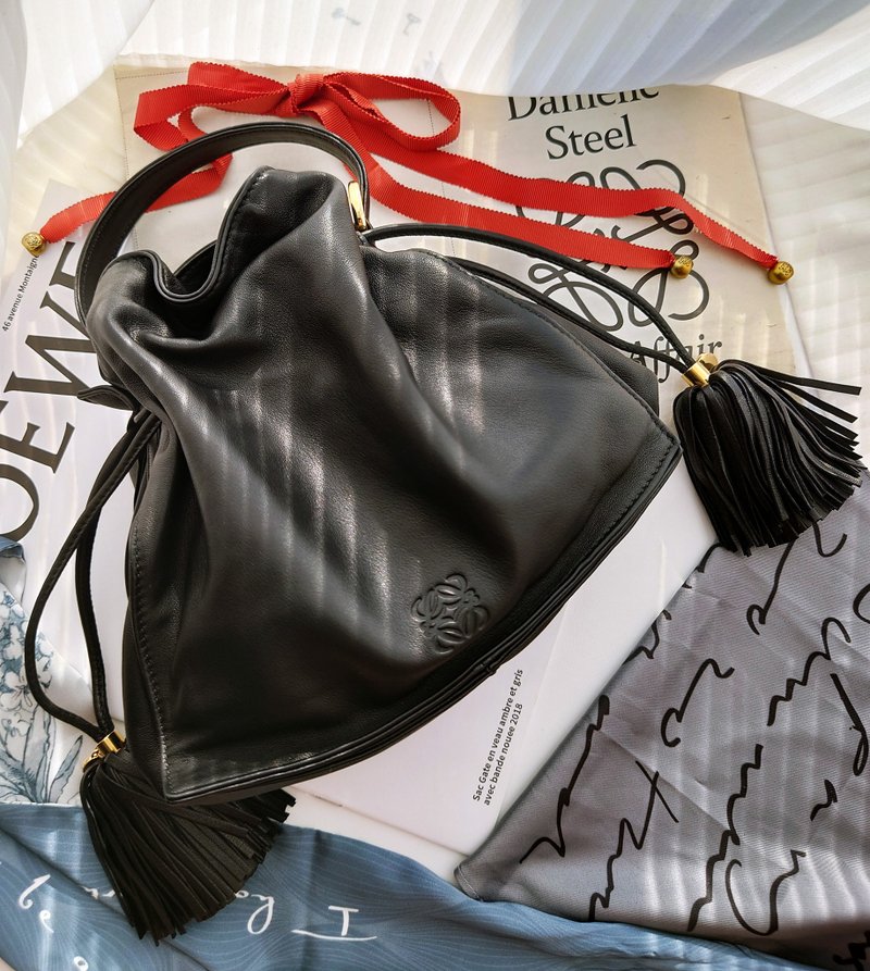 中古美品 Loewe Flamenco 流蘇包束口袋肩背包斜挎包單肩包束繩包 - 側背包/斜背包 - 真皮 黑色