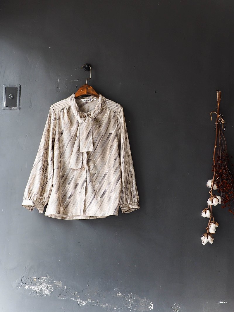 Heisui Mountain - Wakayama shallow rice wave-shaped spring zizan antique silk shirt shirt shirt oversize vintage - เสื้อเชิ้ตผู้หญิง - เส้นใยสังเคราะห์ สีกากี
