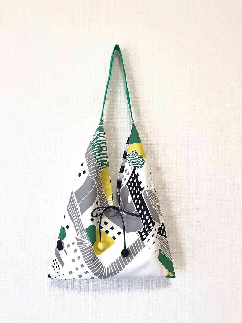 Japanese-style 侧-shaped side backpack / medium size / green geometry + black and white - กระเป๋าแมสเซนเจอร์ - ผ้าฝ้าย/ผ้าลินิน สีเขียว