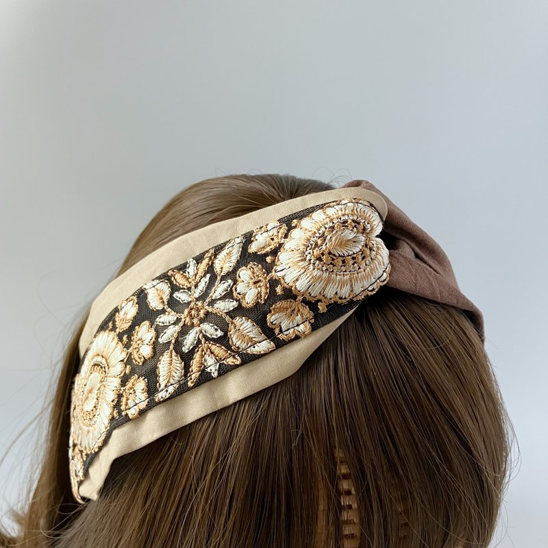 Japanese embroidered ribbon simple white brown large flower Japanese cloth cross headband earth color daily - Hair Accessories - Cotton & Hemp Brown