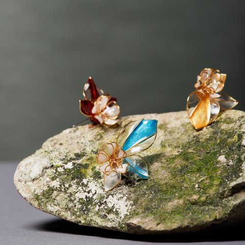 クリスタルの花束ピアス 500x0.jpg