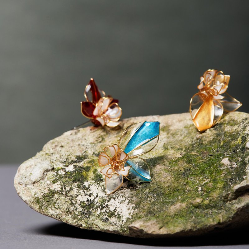 Flowers, Blooming Again - Handmade Resin Earrings Crystal Flower Earpin Clip-On - ต่างหู - วัสดุอื่นๆ 