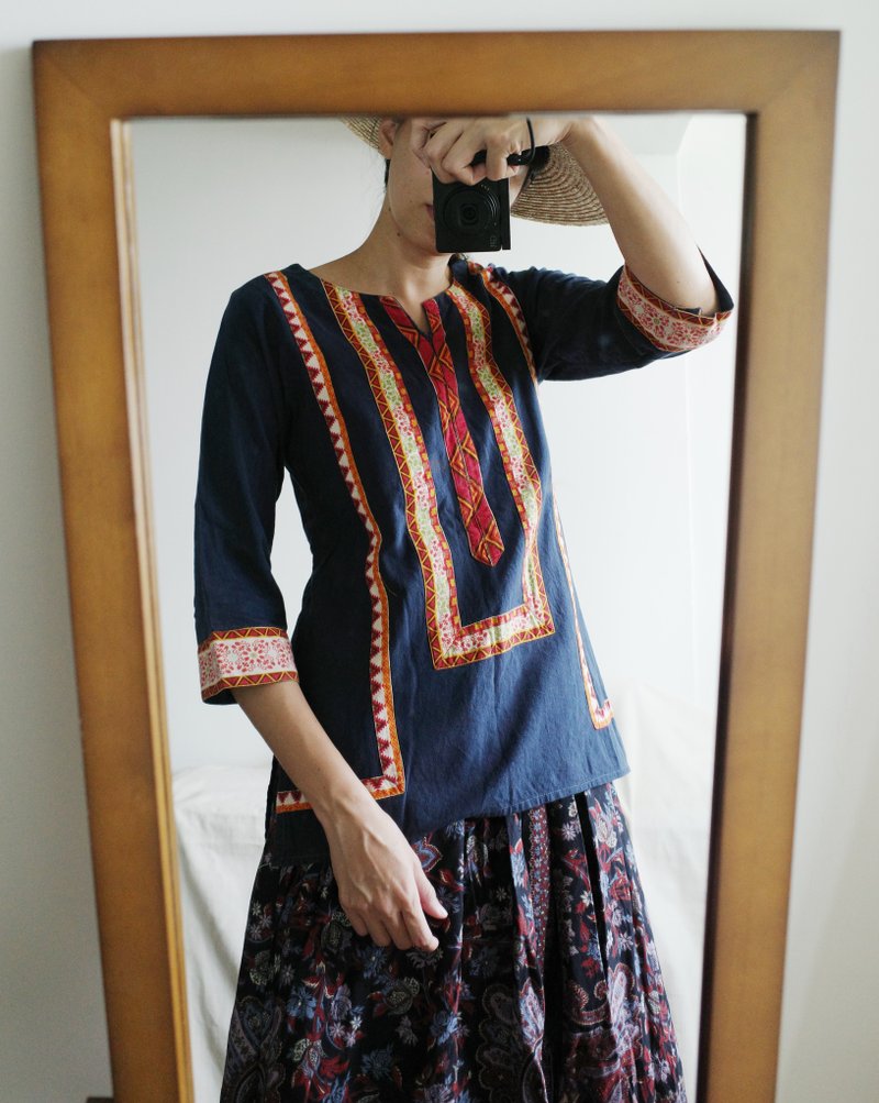 Vintage ethnic style totem top - เสื้อผู้หญิง - ผ้าฝ้าย/ผ้าลินิน 