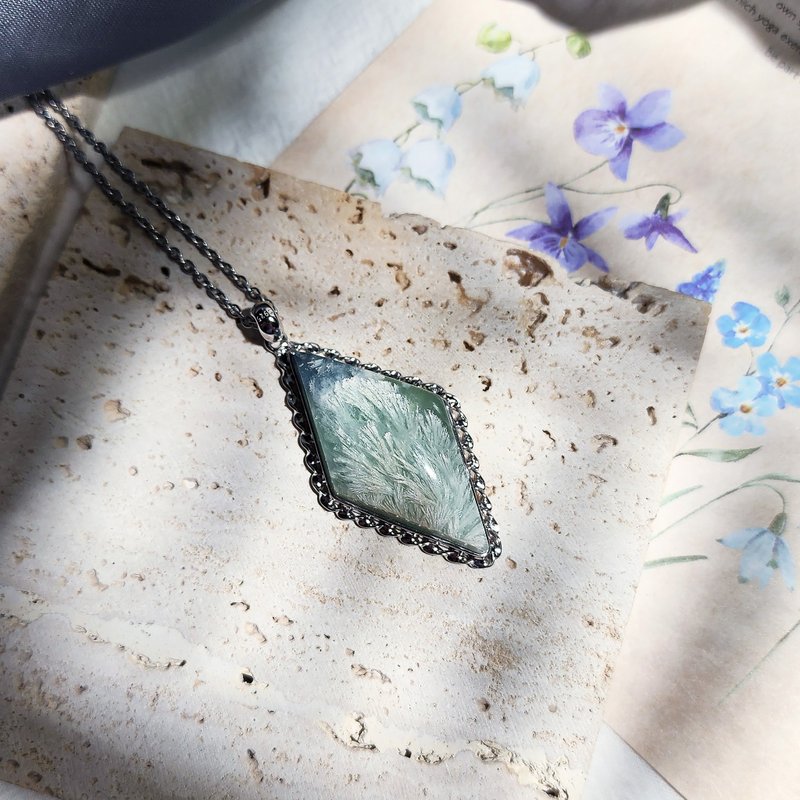 化蝶 925銀羽毛螢石菱形鈦鋼項鍊 梳理思緒增強記憶 - 項鍊 - 水晶 綠色