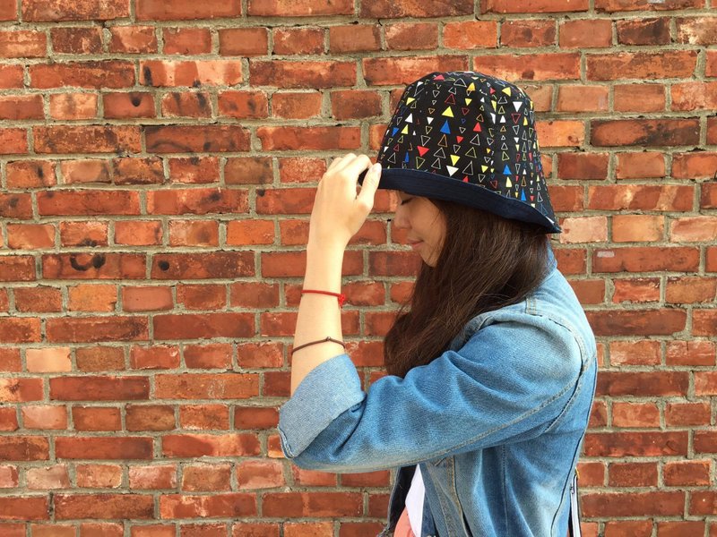 *1 + 1 = 5 / black color geometric triangle-sided hat* - หมวก - ผ้าฝ้าย/ผ้าลินิน สีดำ