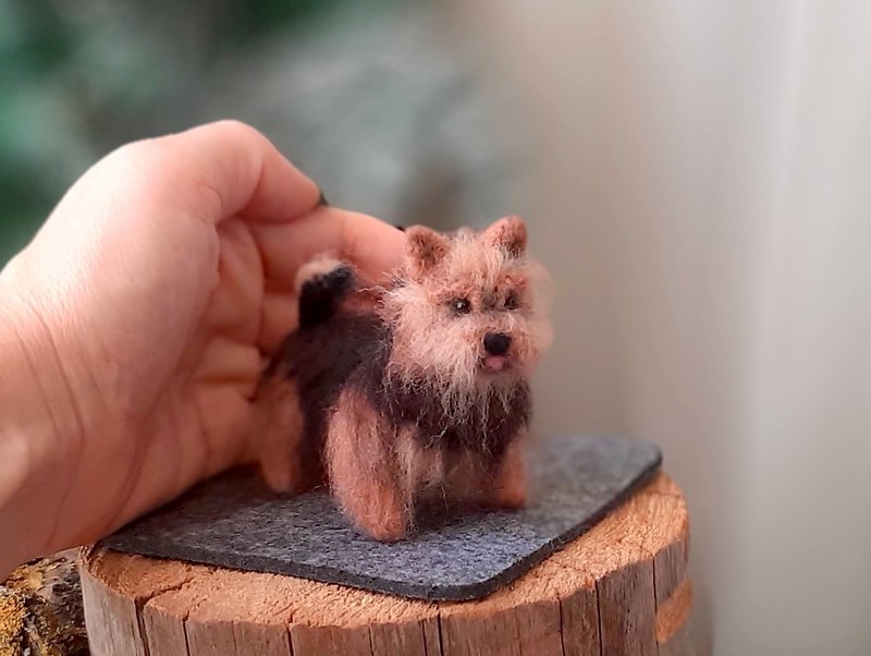 NORWICH TERRIER Dollhouse miniatures Needle felted animals Felt dog figurines - 公仔模型 - 羊毛 