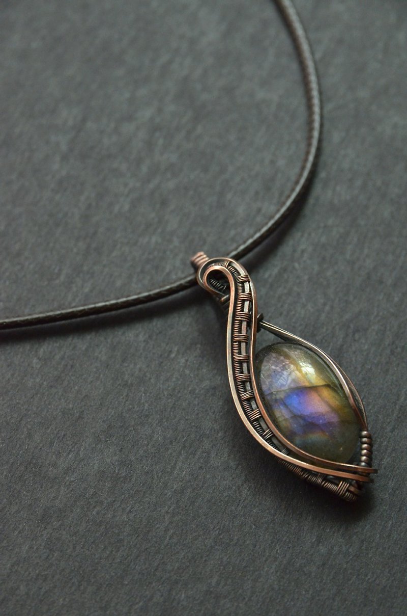 【Rainbow】－Metal wire weaving－Labradorite necklace - สร้อยคอ - โลหะ หลากหลายสี