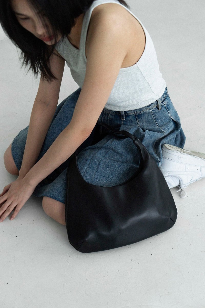 [Original Design] Waterdrop-shaped sheepskin cross-body handbag - Messenger Bags & Sling Bags - Genuine Leather 