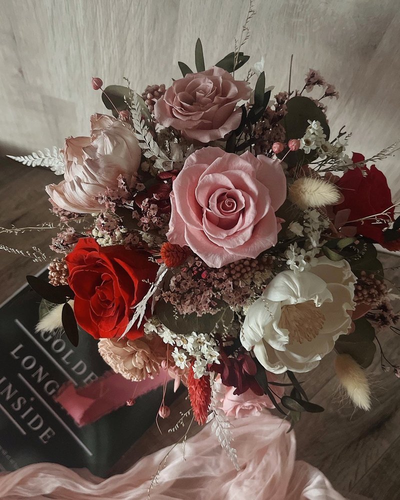 婚禮花藝・【一抹嫣紅】永生乾燥捧花/新娘捧花/外拍捧花/客製化 - 乾燥花/永生花 - 植物．花 粉紅色